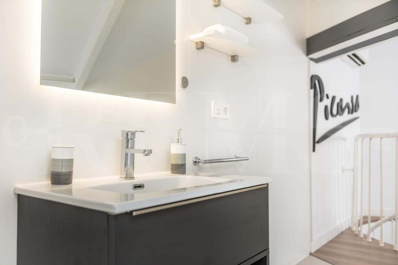 Inviting Duplex In Front Of Picasso Museum By Rems Apartment มาลากา ภายนอก รูปภาพ